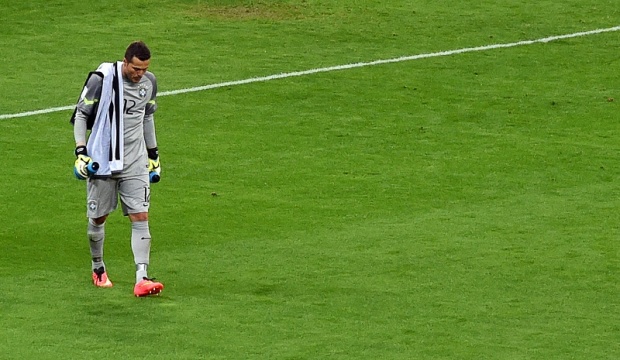 Жулио Сезар се вратио у Фламенго да заврши каријеру